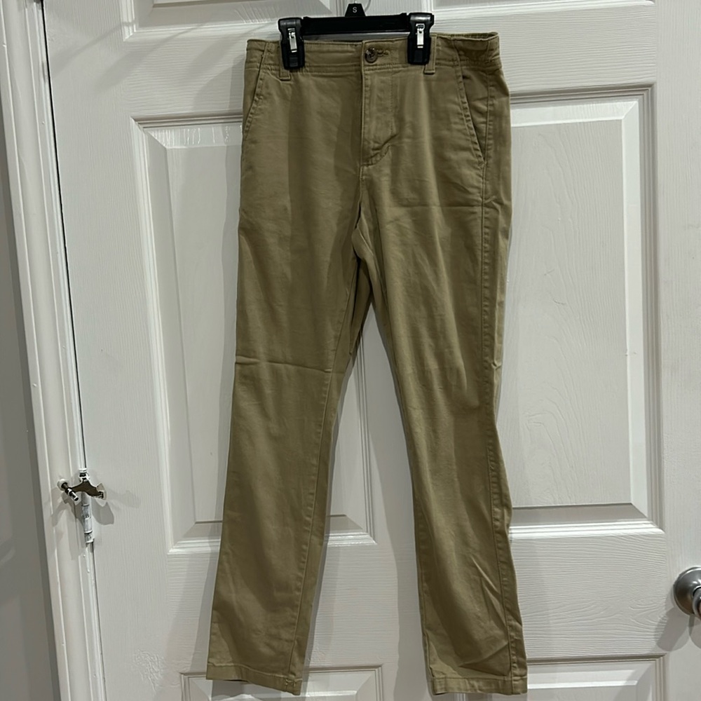 Boy’s Izod khaki pants. Cotton and spandex. Great condition!!!!